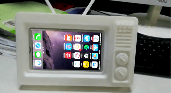 一技術宅的腦洞：3D打印復古電視機竟能‘吃掉’手機！